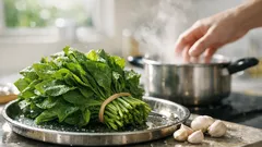 Rau chân vịt (cải bó xôi) có gì tốt? 5 lợi ích dễ thấy và cách ăn không ngán